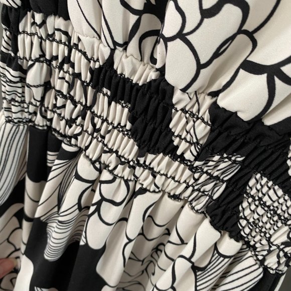 Jacob Black/White Floral Dress - Picture 2 of 6